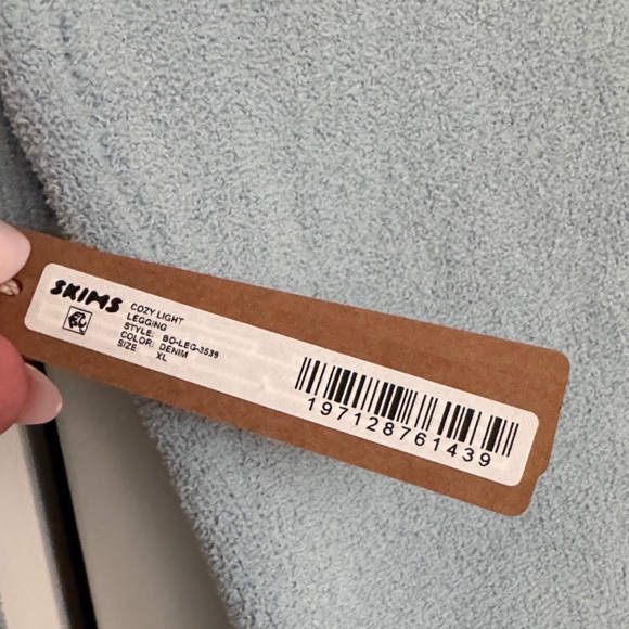 SKIMS Cozy Light Legging - Picture 4 of 4